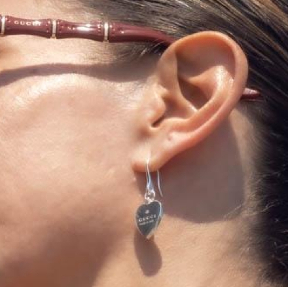 NEW, Gucci Sterling Silver Trademark Heart Dangle Earrings - Picture 4 of 16